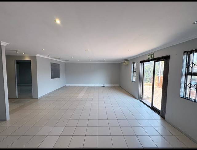 110M² OFFICE TO LET IN FOURWAYS
